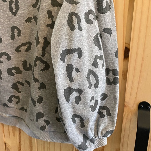 Easel Leopard Print Oversized Sweatshirt Gray Boho Balloon Sleeve Top - Picture 4 of 9